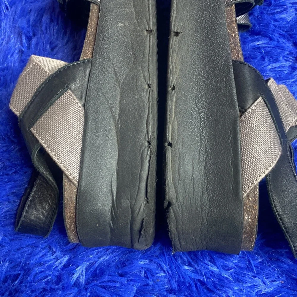 OTBT Off the Beaten Trail Pewter Gray Black Platform Sandals Size 9.5